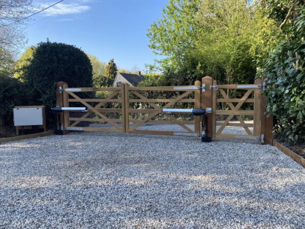 Motor cánh tay đòn Roger R20-310 Italia Motor cánh tay đòn Roger R20-310 Italia