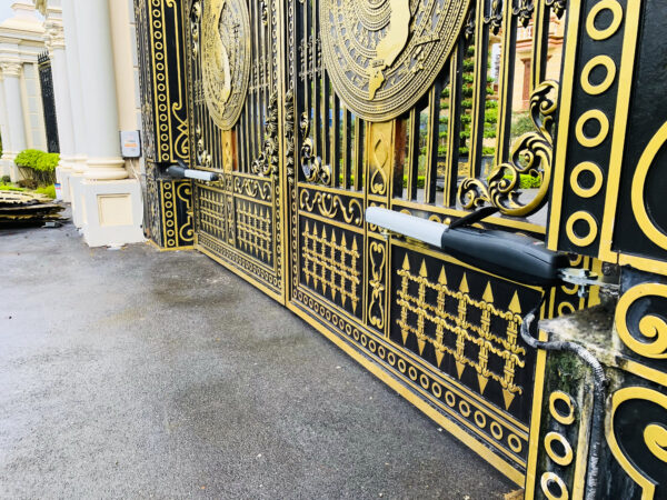 Motor cánh tay đòn cổng mở xoay tự động Roger Smarty 7 Motor cánh tay đòn cổng mở xoay tự động Roger Smarty 7