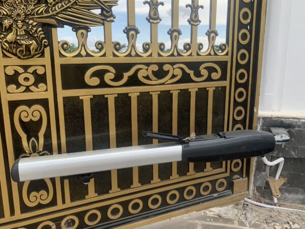 Motor cánh tay đòn cổng mở xoay tự động Roger Smarty 7 Motor cánh tay đòn cổng mở xoay tự động Roger Smarty 7