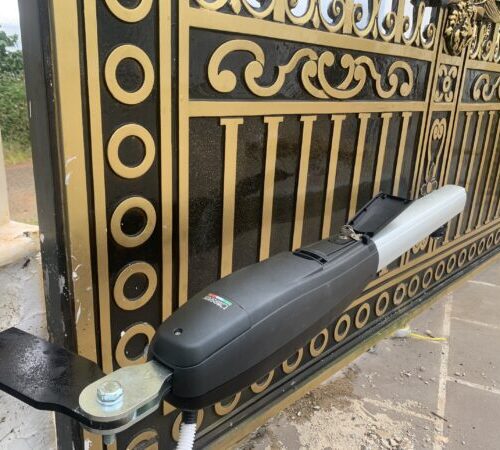 Motor cánh tay đòn cổng mở xoay tự động Roger Smarty 7